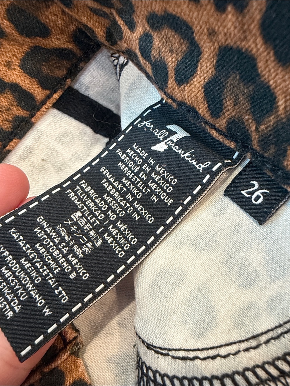 7 For All Mankind Leopard Print Flared Jeans Size 26 - C61-028 - Picture 4 of 8
